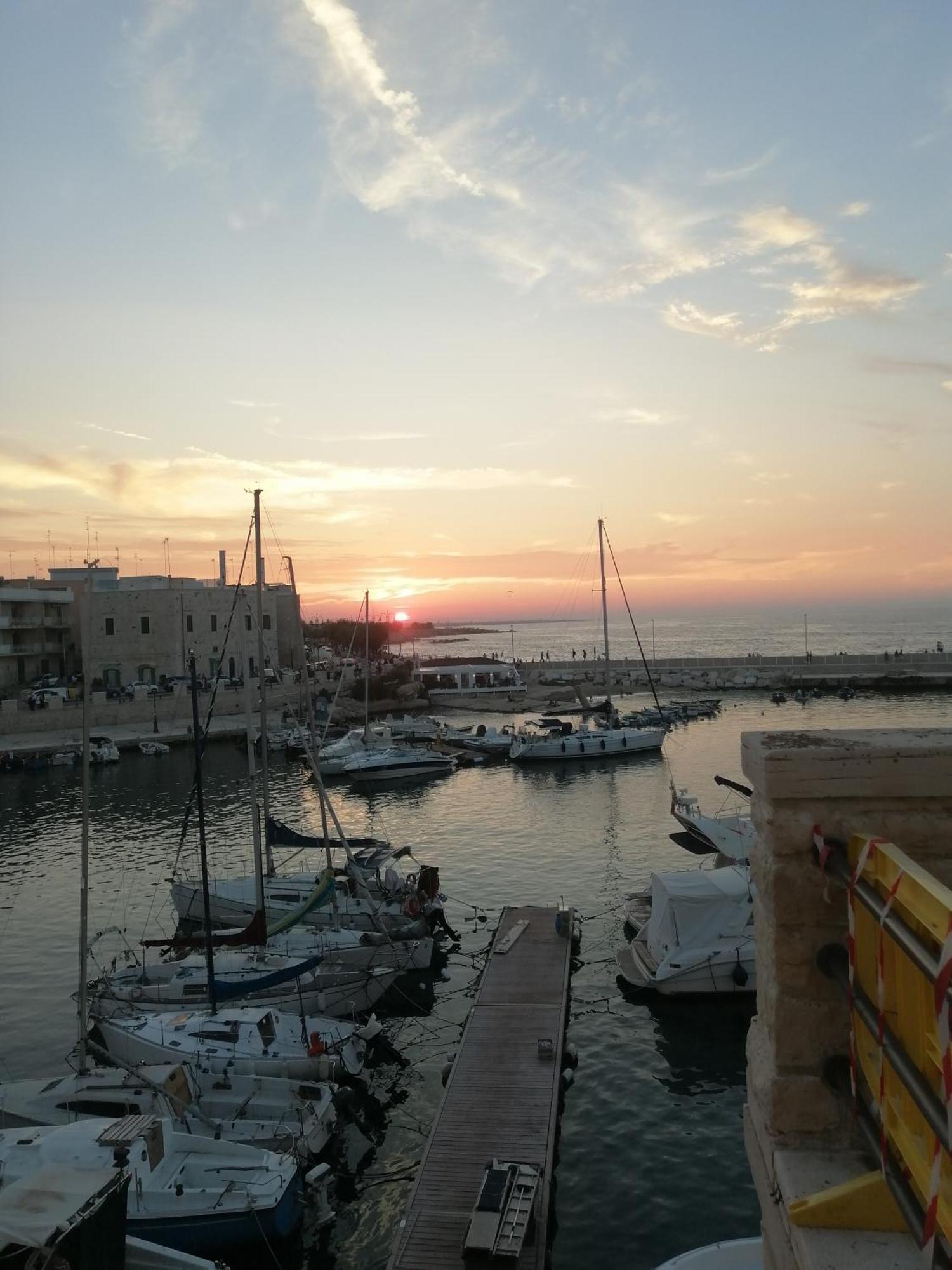 Unique White Stone Studio Giovinazzo Exterior photo